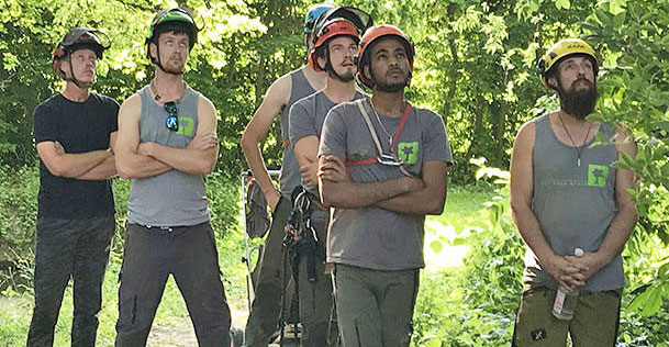 Das baum braun Team bei der Rettungsübung im Schlosspark von Schwetzingen